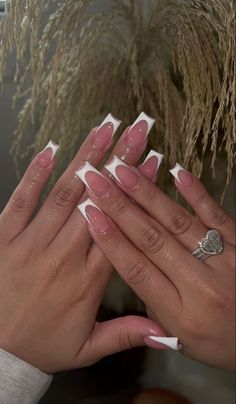 Short Medium Acrylic Nails Square, Mail Inspo 2023 Square, Medium Nail Designs White, French Nails Acrylic White, Medium French Acrylic Nails, Med Nails Square, Best Acrylic Nails Medium, Medium Frenchies Nails, Deep White French Nails