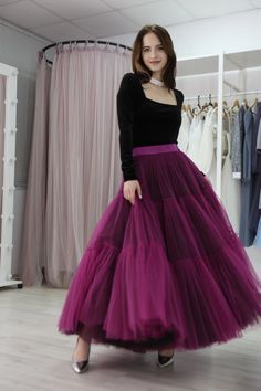 Ruffled Tulle Skirt / Tiered Skirt / Bridesmaid Bustle Tulle - Etsy Long Tulle Skirt Outfit, Tulle Dress Casual, Tulle Skirts Outfit, Gonna In Tulle, Wine Colour, Long Skirt Casual, Easy Diy Clothes, Skirt Tiered, Tiered Tulle Skirt