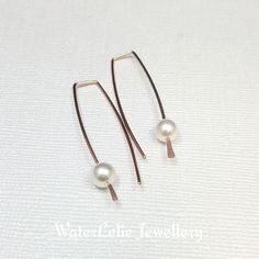 Pearl Earrings - Gold wire earrings - Minimalist earrings - Rose Gold earrings - Silver Modern earrings - WaterLelie Original Design -------------- These elegant earrings are made with 19 gauge 14k Gold filled wire and have a 4-5 mm freshwater or Swarovski pearl. Very minimalist, unassuming earrings. Look beautiful on every shape. I ship them in a gift box and include a pair of rubber stoppers An original design from the late 80s, I have been making this style earrings for over 30 years. For mor Elegant Rose Gold Threader Earrings With Ear Wire, Elegant Rose Gold Threader Earrings, Simple Rose Gold Earrings With Ear Wire, Minimalist Rose Gold Dangle Pearl Earrings, Minimalist Wire Wrapped Pearl Drop Earrings, Minimalist Hypoallergenic Rose Gold Pearl Earrings, Minimalist Rose Gold Drop Pearl Earrings, Minimalist Rose Gold Pearl Drop Earrings, Hypoallergenic Minimalist Rose Gold Pearl Earrings