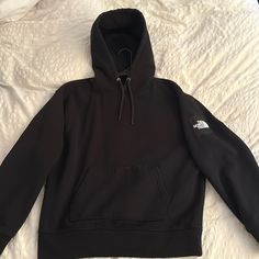 This Is A Very Good Quality, Thick Northface Hoodie! Never Worn! It Is A Size Small, Unisex. The North Face Hoodie, Chunky Turtleneck Sweater, Bear Jacket, North Face Sweater, North Face Hoodie, Polyester Jacket, Tie Front Cardigan, Fleece Sweater, Black North Face