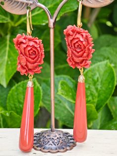 Pendant earrings with imitation coral drops and red compound coral paste cameo, handmade in Torre del Greco depicting flowers, 2.5 cm in size, 925 silver lever clasp. total length 9 cm. Coral Drop Earrings, Italian Jewelry, 925 Silver Earrings, Rose Earrings, Red Coral, Pendant Earrings, Favorite Jewelry, Jewelry Earrings Dangle, Silver Earrings