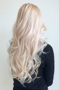 White blonde hair is the dream of many women disregarding the age. And there is no wonder why, just one look at these stunning blonde beauties makes you crave for the same look yourself. Skirts Design, Baby Blonde Hair, Gorgeous Braids, Haircut Tutorial, Frontal Hairstyles