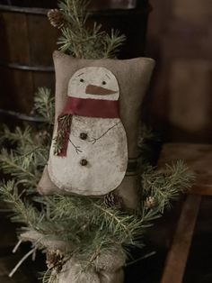 Primitive Snowman Pillow Snowman Stitchery, Primitive Lamps, Primitive Ornaments, Snowman Images, Winter Rug, Primitive Lighting, Primitive Walls, Primitive Snowman, Primitive Candles