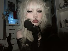 #alternative #altfashion #shoegaze #goth #coquette #punk #rock #deftones #d4ftonesgf Blonde Goth, Goth Coquette, Punk Makeup, Goth Hair, Alternative Makeup, Hot Makeup, Punk Hair, Cute Makeup Looks, Shot Hair Styles