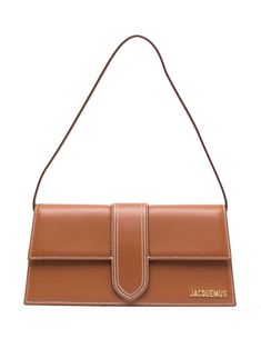 logo-plaque leather shoulder bag from Jacquemus featuring caramel brown, calf leather, gold-tone logo plaque, internal logo patch, foldover top with magnetic fastening, single flat top handle and main compartment. Jacquemus Bag, Caramel Brown, Looks Chic, Crossbody Tote, Metallic Logo, Shoulder Handbags, Shoulder Bag Women, Leather Crossbody Bag, Bag Making