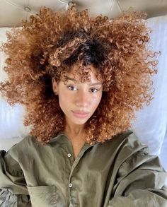 Ginger Hair Natural Curls, Copper Curly Hair Black Women, Afro Hair Color Ideas, Copper Curly Hair, Ginger Curly Hair, Highlights Curly Hair