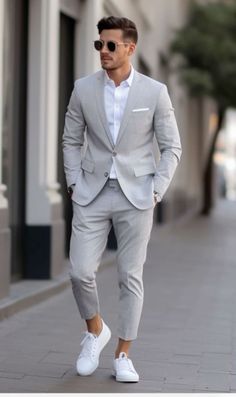 Men Vest Outfits, Suits And Sneakers, Men's Formal Wear, Old Money Fashion, Stylish Mens Suits, Mens Smart Casual Outfits, Blazer Outfits Men, Mens Business Casual Outfits, Money Fashion