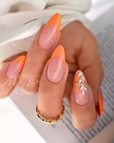 Spring almond nails are very popular. This is mainly due to the classic and cool shape of almond nails and of course the brightest spring manicure art Unghie Sfumate, Orange Nail Designs, Colorful Nails, Almond Nails Designs, Almond Acrylic Nails, Almond Nail, White Nail, Orange Nails, Minimalist Nails