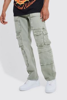 It's cargo season. Step up your style game with our trending men's cargo jeans. These aren't just any jeans; they're a fusion of functionality and fashion. Discover everything from edgy zip detailing to eye catching slogan prints. Choose from slim-fit for a more tailored look, relaxed-fit for comfort, or straight-leg for a classic, versatile style. The additional cargo pockets add practicality without compromising on sleekness. Our cargo jeans and denim give you the chance to elevate any outfit. These cargo jeans are incredibly versatile pair them with a graphic tee and trainers for everyday, or dress them up with a button-down shirt and loafers for a smart-casual event. Style: Cargo JeanDesign: PlainFabric: DenimDetail: PlainLength: RegularFit: Relaxed Tan Jeans, Outfits Jeans, Going Out Trousers, Gym Hoodie, Skater Jeans, Men's Outfits, Jeans Cargo, Style Cargo, Loose Fit Jeans