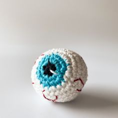 Don't worry, it's not Halloween yet! 🎃 This spooky cute eye pattern is taking off on Ravelry , so I wanted to share it here too! Someone used it to create cat toys 🐈‍⬛ It's a 𝐅𝐑𝐄𝐄 𝐩𝐚𝐭𝐭𝐞𝐫𝐧 on my website! Want the link? Just comment "eye" below or you can find it in the link in my bio! ➡️ 𝐁𝐨𝐧𝐮𝐬! I even made a short video tutorial showing how to embroider those realistic veins! Available on the pattern page ➡️ (link in bio) #crochetidea #crochetdesigners #crochetinspirations #crochersofinstagra... Eyeball Crochet, Sewing Halloween, Crochet Cat Toys, Eye Ball, Halloween Characters, Halloween Eyes, Spooky Cute, Eye Pattern