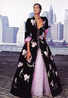 Types Of Dresses Styles, Yasmeen Ghauri, Fairytale Gown, 90s Runway Fashion, Mode Chanel, Fairytale Fashion, Classy Dress Outfits, Runway Looks, Historical Dresses