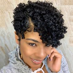 Kręcony Bob, Taper Haircut, Tapered Natural Hair, Tapered Haircut, Curly Hair Photos, Curly Bob Wigs, Hair Model