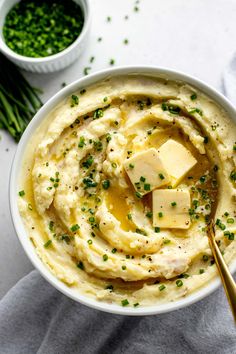 Easy, ultra-creamy roasted garlic buttermilk mashed potatoes. Make-Ahead, Stovetop, Slow Cooker, & Instant Pot instructions provided. Smothered Potatoes, Buttermilk Mashed Potatoes, Mashed Red Potatoes, Garlic Mashed Potatoes Recipe, Roasted Garlic Mashed Potatoes, Best Mashed Potatoes, Mashed Potatoes Recipe, The Recipe Critic, Recipe Critic