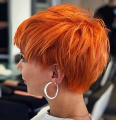 Bright Orange Hair, Red Pixie Cuts, Pictures Of Short Haircuts, Cheveux Oranges, Two Toned Hair, Red Pixie, Short Red Hair