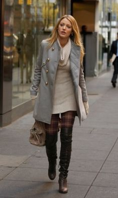 Serena Van Der Woodsen Style, Plaid Tights, Mode Gossip Girl, Gossip Girl Serena, Jenny Humphrey, Gossip Girl Outfits, Gossip Girls, Serena Van Der Woodsen, Gossip Girl Fashion