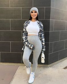 Pregnant Outfit Inspiration, Maternity Sporty Outfits, Sports Maternity Outfit, Cute Prego Outfits Winter, Clothes For Pregnant Women Outfits, Sporty Maternity Outfit, Pregananant Fall Outfits, Cute Prego Outfits, Cute Outfits When Pregnant