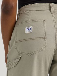 Blending the best of workwear and casual-wear, there’s nothing like a good set of carpenters for the every day. These pants are all about the details with a large set of pockets, reinforced stitching, and our signature hammer loop along the leg. Made from a soft cotton blend, these cropped pants put the fun in functional with every wear. Cropped Pants Women, Pants Women Fashion, Cropped Pants, Fashion Pants, Women's Pants, Blending, Casual Pants, Work Wear, Casual Wear