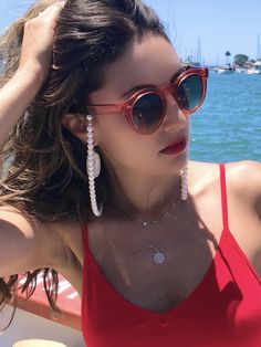 Excited to share the latest addition to my #etsy shop: Lustrous White 6mm Cultured Pearl Sunglass/Eyeglass Chain. #white #eyeglasschain Glasses Chains, Mask Chain, Sunglass Chain, Luxury Necklace, Sunglass Holder, Eyeglass Chain, Eyeglass Holder, Glasses Chain, Eye Wear Glasses