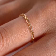 ✦ 𝐈𝐭𝐞𝐦 𝐃𝐞𝐬𝐜𝐫𝐢𝐩𝐭𝐢𝐨𝐧 The 14k/18k Gold Chain Ring by Pashiminimalist is a minimalist and dainty piece designed for effortless elegance. Crafted from high-quality 14k or 18k gold, this simple yet timeless ring features a delicate chain design, making it perfect for everyday wear or as a permanent accessory. Its minimalist style makes it a thoughtful and versatile gift for her, ideal for any occasion. ✦ Product Details:- Finish: 18k Gold Plated ✦Gifting options Gift Message available ✦ Simple Gold Rings, Gold Chain Ring, Gold Minimalist Ring, Timeless Ring, Gold Rings Simple, 18k Gold Chain, Chain Design, Delicate Chain, Minimalist Ring