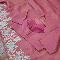 Fancy Cotton Saree Blouse Design, Crush Blouse Designs Latest, Crush Saree Blouse Design, Banarasi Blouse Designs Latest, Trendy Blouse Patterns, Pattern Blouse Designs, Normal Blouse Designs, Ruffle Blouse Designs, Plain Blouse Designs