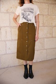 Utilitarian style pencil skirt, with front button snap closure. Cotton twill in the perfect, versatile olive green color. 100% Cotton