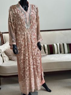 Gorgeous rose gold kaftan in pure chiffon. All over chikankari. Paired with silk inner and pants. Complete your look with chiffon duppata. Pure Chiffon, Dress Clothes For Women, Dress Outfits, Chiffon, Rose Gold, Silk, Pure Products, Womens Dresses, Etsy Uk