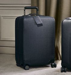 Zegna's Traveller Luggage is low-key luxury at its finest. A great luggage option for the globe trotting executive. Luxury Suitcase, Travel Quotes Adventure, Reference Pictures, Travel Logo, Travel Organization, Travel Scrapbook, Travel Packing, Garment Bags, Suitcases