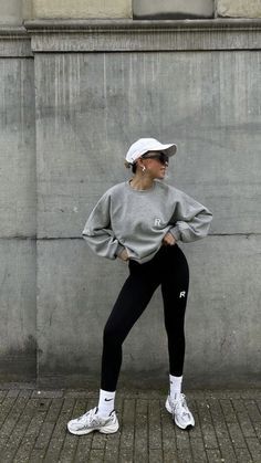 Minimalist Sporty Outfits, Sporty Leggings Outfit, Outfits Mujeres, Black Leggings Casual, Outfits Leggins, Leggings Outfit Casual, Leggings Outfits, Perfect Leggings, Looks Black