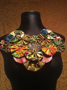 Ankara Statement neckpiece by SaloneStarr on Etsy Fabric Yoyo, Ankara Accessories, African Necklaces, African Inspired Jewelry, Style Africain, African Accessories, Afrikaanse Mode, African Necklace, Fiber Jewelry