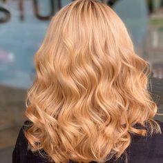 Pale Strawberry Blonde Hair, Hair Color With Money Piece, Strawberry Blonde Curls, Light Strawberry Blonde Hair, Reddish Blonde