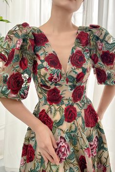 Cocktail Floral Dress, Midi Formal Dress, Simple Frocks, Ikat Dress, Mode Chic, Rose Embroidery, Hair Updo, Indian Designer Outfits, Gala Dresses