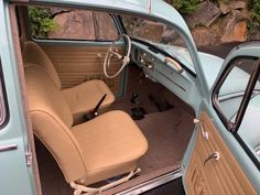 the interior of an old car is clean and ready to be used