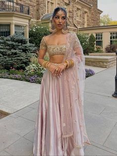 love this pink lehenga Pani Puri, Traditional Indian Dress, Desi Fashion Casual, Pink Lehenga, Red Lehenga, Desi Clothes, Indian Dresses Traditional, Traditional Indian Outfits