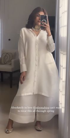 White Silk Kurti Designs, Plazoo Suite Design, Party Wear Maxi Dresses, Style Outfits Summer, Summer Vibes Aesthetic, Aesthetic Summer Outfits, Designer Aesthetic, Stitching Dresses