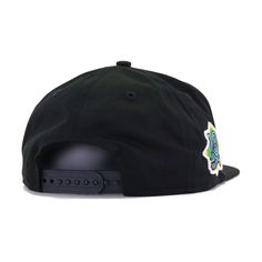 Adjustable hat. Cap is "One Size Fits Most" (OSFM). Throwback in fun new silhouette. Hat Material: 100% CottonCrown: BlackVisor: BlackButton: BlackUndervisor: GreyFront Logo: Merit Gold/Apple Green/Teal Buzz/Lake Purple/Marine Aqua/Real BlackNew Era Flag: Real BlackSide Patch: Official team colorsBartack: BlackGolfer Rope: Black Black Hip Hop Hat With Short Brim, Hip Hop Black Hat With Short Brim, Black Short Brim Hip Hop Hat, Urban Sports Hats With Curved Brim, Urban Sports Hat With Curved Brim, Hip Hop Flat Brim Sports Hat, Hip Hop Fan Gear Cap, Urban Flat Brim Hats For Sports Events, Hip Hop Style Fan Gear Cap