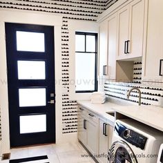 Wallpaper Laundry Room, Wallpaper Laundry, Room Wallpaper Designs, Laundry Room Colors, White Laundry Rooms, Tiny Laundry Rooms, Laundry Room Wallpaper, Dream Laundry Room, White Laundry