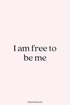 the words i am free to be me on a pink background with black and white lettering