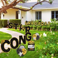 Graduation yard sign 2022 Congrats Signs For Graduation, Photo Booth Ideas For Graduation Party, College Fest Decoration Ideas Outdoor, Orientation Day Decoration, College Event Ideas, Graduation Party Yard Signs, Yarn Crafts For Kids