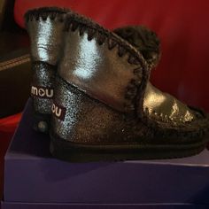 Mou Silver Shimmering Logo Sheepskin Boots New Never Used Mou Shoes, Sheepskin Boots, Black Silver, Boots, Silver, Women Shopping, Black, Color