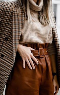 Trendy Outfits 2020, Winter Mode Outfits, Brown Leather Pants, Style Parisienne, Mode Tips, Office Casual Outfit, Blazer Outfit, Office Outfits Women, Elegante Casual