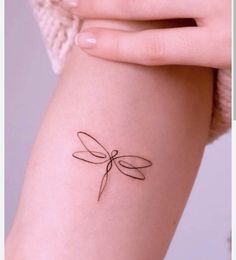 Dragonfly Tattoo Meaning, Dragonfly Tattoos, Tato Minimal, Flying Tattoo, 4 Tattoo, Red Tattoos