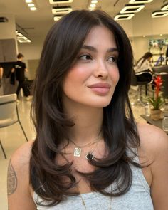 These 20 Face Framing Curtain Bangs Are The Answer To Making A Fringe Work Curtain Bangs Hairstyles, Face Framing Hair, Face Framing Curtain Bangs, Brown Hair Inspo, Face Framing Bangs, Bangs Hairstyles, Bangs With Medium Hair