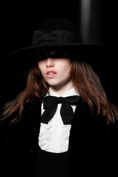 Saint Laurent Fall 2014 RTW - Details - Vogue #hat #bow Saint Laurent 2014, Mulberry Bag, Saint Laurent Paris, 2014 Fashion, Vogue Fashion, Dark Fashion, School Fashion, Instagram Fashion