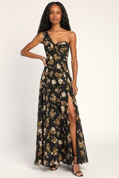 Look like the epitome of style at any soiree this summer with the Lulus Fashionably Refined Black Floral Print One-Shoulder Maxi Dress! This elegant gown is composed of lightweight woven chiffon, decorated with vintage-inspired floral print throughout, that shapes a sweetheart bodice (supported by hidden no-slip strips), while a single gathered wide strap creates a one-shoulder neckline. A high, fitted waist tops a flowy A-line skirt that falls to a maxi hem, accented with a sultry thigh-high si Black Wedding Guest Dresses, Floral Dress Wedding Guest, Black Tie Wedding Guest Dress, Fall Family Photo Outfits, Floral Bridesmaid Dresses, Fall Bridesmaid Dresses, Black Tie Wedding Guests, Bridesmaid Dress Colors, Black Bridesmaid Dresses