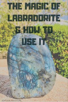 Labradorite Healing Properties, Crystal Healing Properties, Crystal Healing Chart, Crystal Work, Magical Stones, Energy Healing Spirituality, Crystals Healing Properties, Spiritual Crystals, Crystal Energy