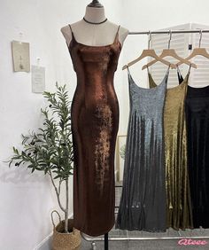 Glamorous Bodycon Dress with Asymmetrical Hemline and Adjustable Straps Elegant Bodycon Dress, Coffee Color, Evening Gowns Elegant, U Neck, Types Of Skirts, Types Of Collars, Flare Skirt, Evening Gown, Elegant Dresses