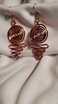 Beautiful 16 gage hammered copper wire wrapped spiral earrings -All pieces are made with top quality tarnish resistant copper wire. Why copper? Copper is a conductor of energy and works wonders when paired with healing crystals. Copper has healing properties itself. For example, not only is it a natural and necessary agent found in the body but it aids in mineral absorption, helps with arthritis, has anti-inflammatory and great anti-aging properties. Most importantly is help with proper immune f Copper Wire Earrings Diy, Spiral Copper Wire Jewelry With Ear Wire, Copper Spiral Wire Wrapped Earrings, Wire Wrapped Spiral Copper Earrings, Wire Wrapped Copper Spiral Earrings, Hand Forged Copper Spiral Earrings, Aluminum Wire Jewelry, Copper Jewellery, Wire Jewellery