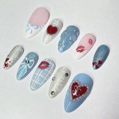 Sabrina Nails Designs, Short N Sweet Tour Nails, Bow Short Nails, Sabrina Carpenter Nail Ideas, White Nail With Heart, Short N Sweet Nails Sabrina Carpenter, Sabrina Carpenter Nails Short N Sweet, Nail Press On Designs, Short N Sweet Nails