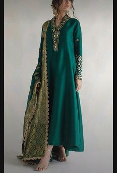 Raw Silk Kurta, Pakistani Fancy Dresses, Pakistani Fashion Party Wear, Beautiful Pakistani Dresses, Salwar Kamiz, Silk Kurta, Simple Pakistani Dresses, Designer Party Wear Dresses, Designer Dresses Casual