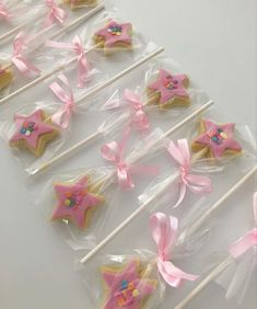 star shaped cookies on sticks with pink bows in cellophane wrappers for desserts